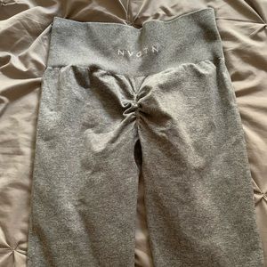 NVGTN scrunch leggings